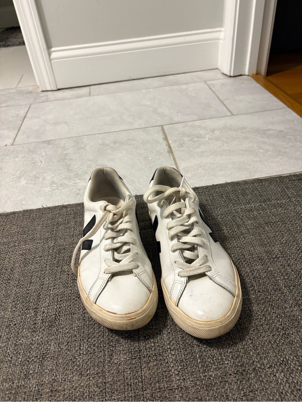 Veja Esplar White Leather Low Top Sneakers Black Logo Women’s Size 8 / EU 39